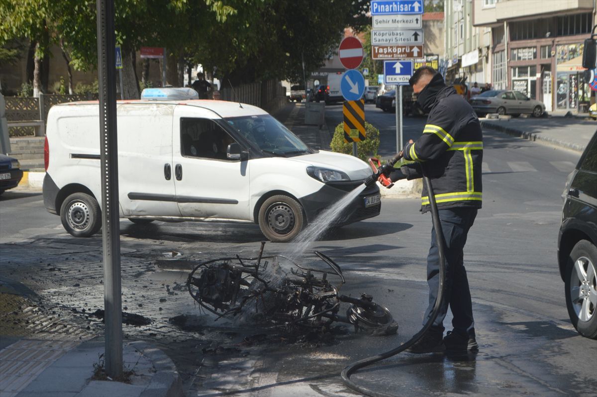 Lüleburgaz’da seyir halindeki motosiklette çıkan yangın söndürüldü