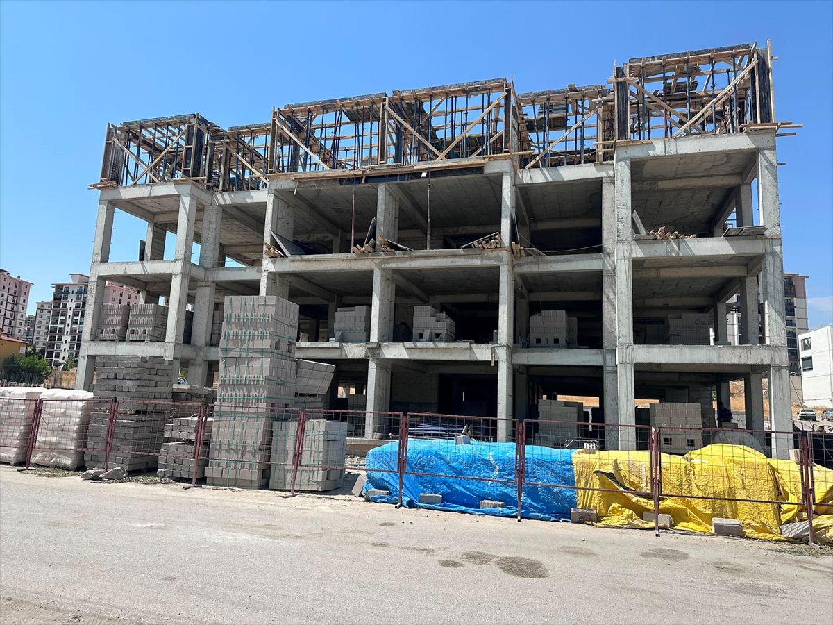 Niğde'de İşçi İnşaatın 3. Katından Düştü