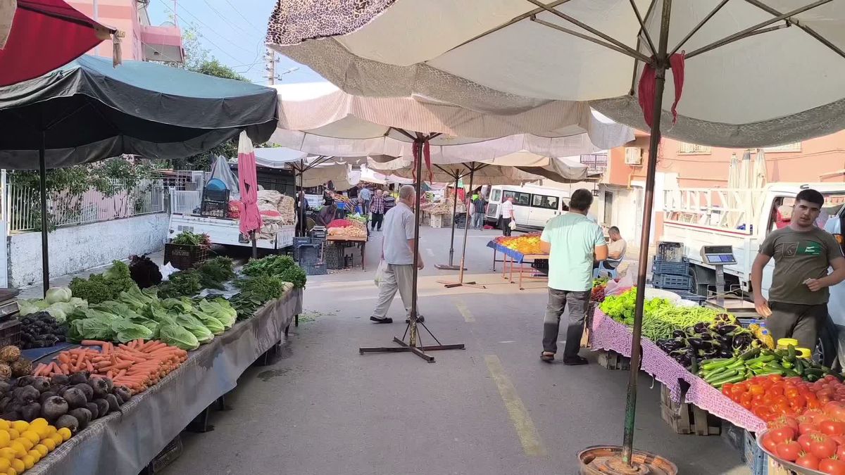 Pazarda yaz meyvesi isyanı: “Alamıyoruz, bakıp bakıp geçiyoruz”
