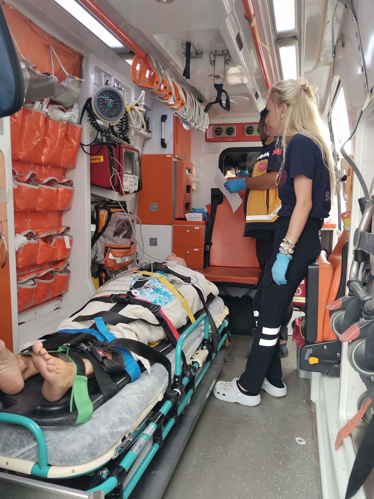 Bodrum'da Tur Teknesinde Düşen Amerikalı Turist Deniz Ambulansıyla Kurtarıldı