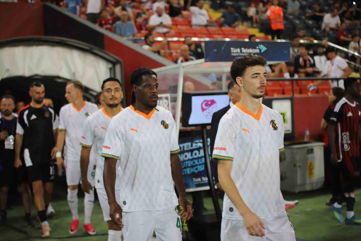 Gaziantep FK - Alanyaspor: 15 dakika geride kaldı
