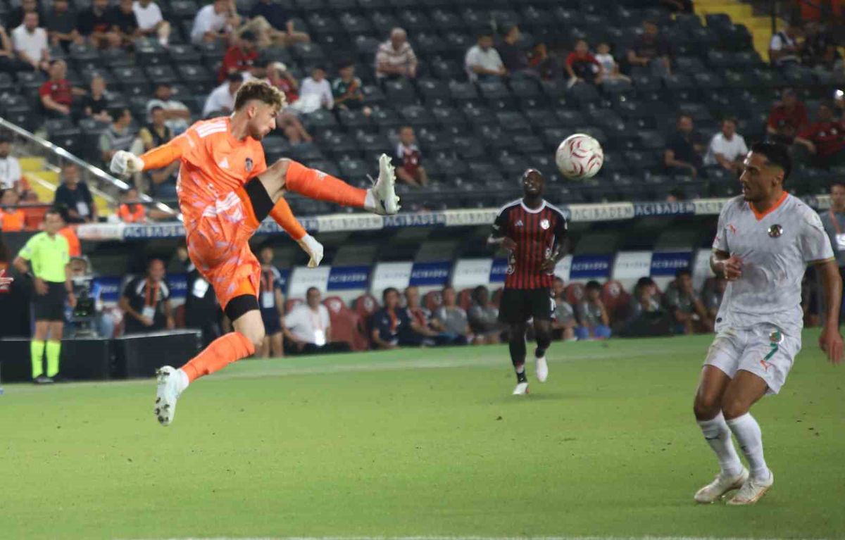 Alanyaspor, Gaziantep'te ilk yarıyı önde kapattı