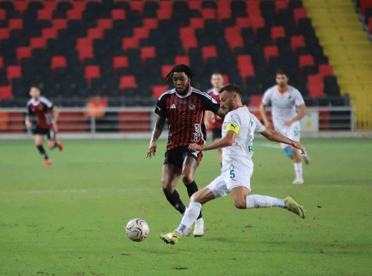 Gaziantep FK ve Alanyaspor 1-1 Berabere