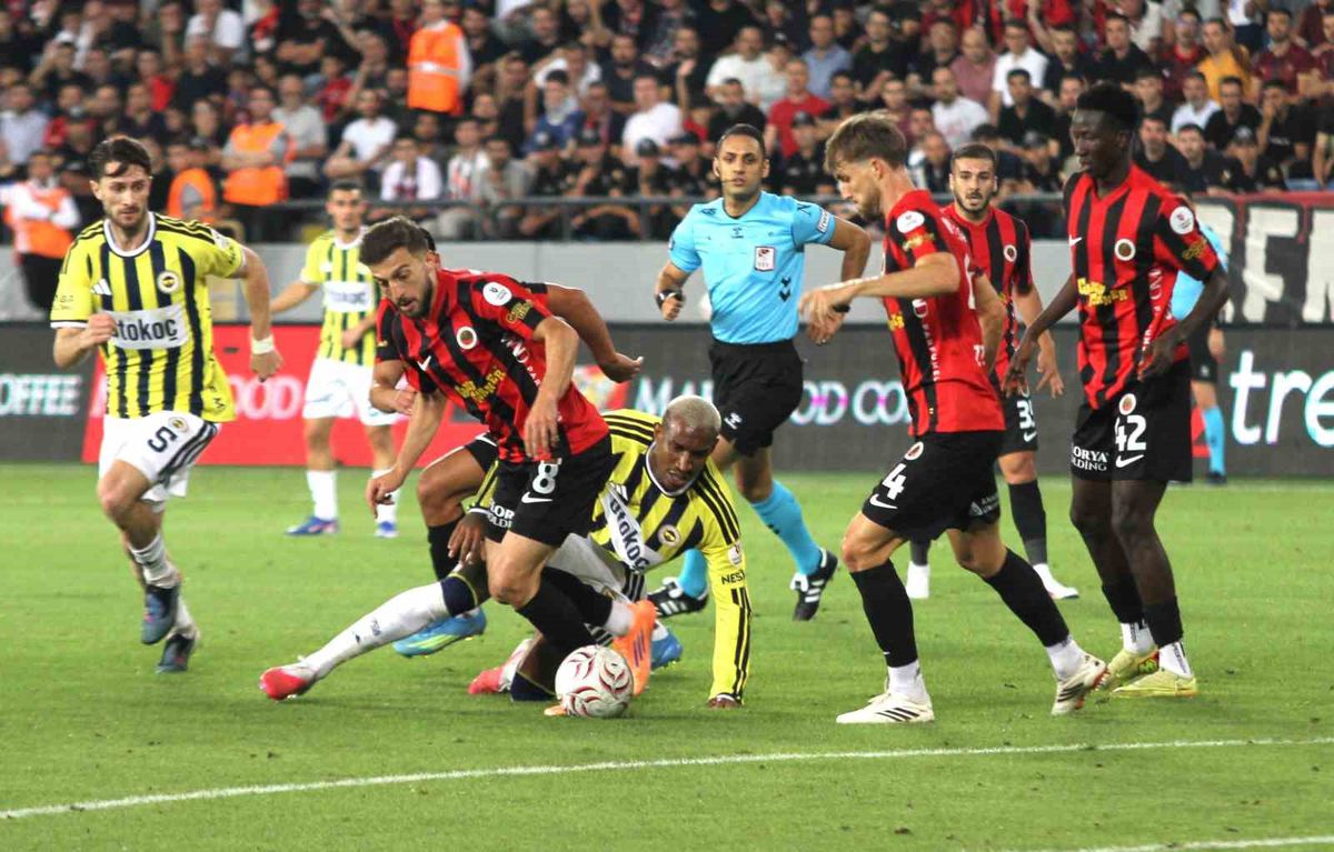 Gençlerbirliği-Fenerbahçe: İlk yarı 1-1
