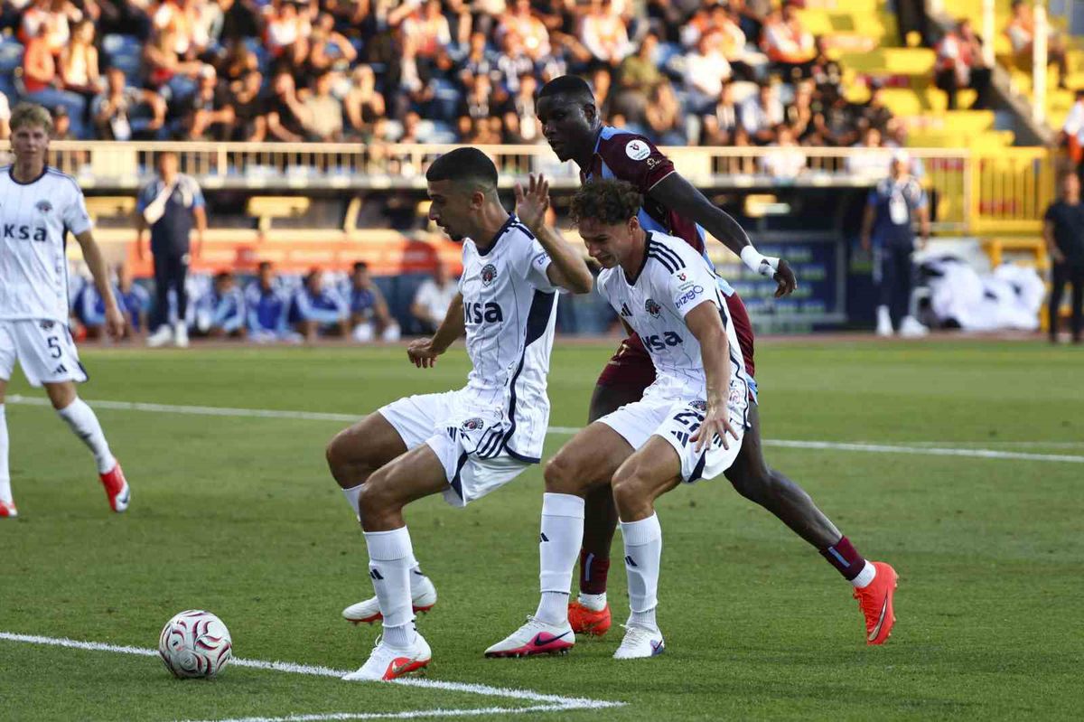 Trabzonspor İlk Yarıda Önde: Saviolo'nun Golüyle 1-0