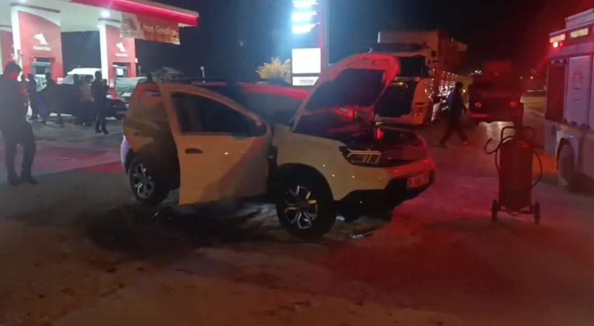 Yüksekova'da Araçta Gaz Sızıntısı Yangını: Aile Son Anda Kurtuldu