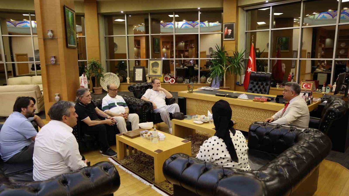 Ahmet Özhan'dan Kütahya DPÜ'ye Anlamlı Ziyaret
