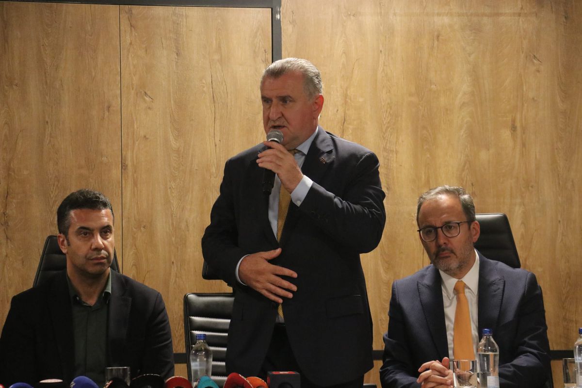 Bakan Bak: Sporun birleştirici gücüne inanıyoruz