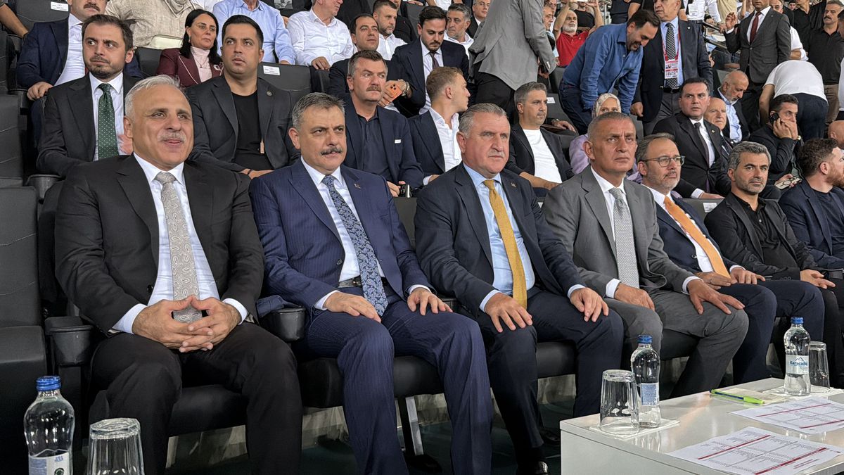 Süper Lig'in İlk Haftasında Diyarbakır'da Tarihi Maç: Bakanlar Protokol Tribününde