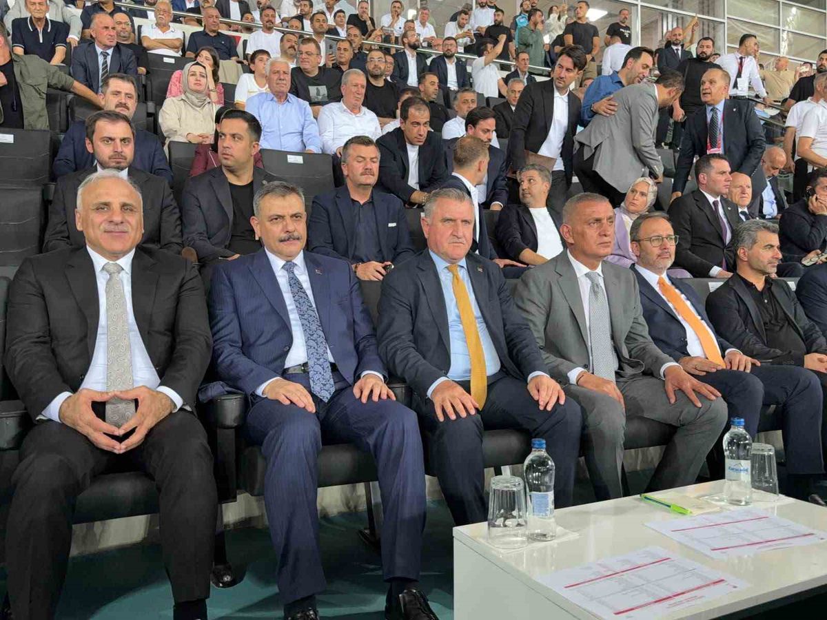 Bakanlar Diyarbakır'da Maç Tribününde