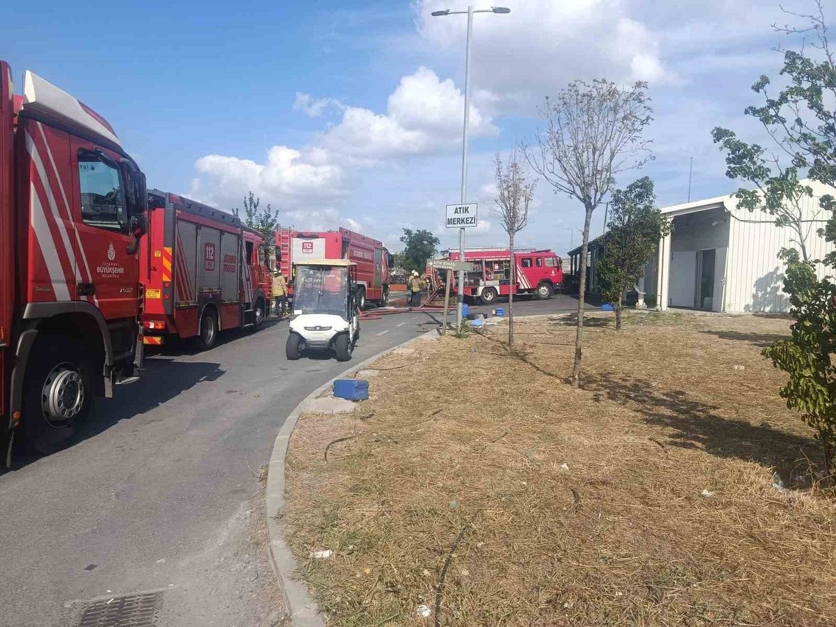 Hastane Bahçesinde Yangın Panik Yarattı