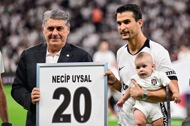 besiktasta necip uysala duygus 20150484 8094 1 m