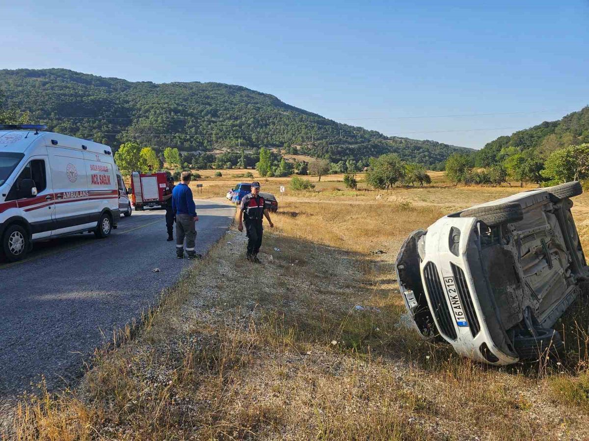 Bilecik'te Otomobil Takla Attı: 5 Yaralı