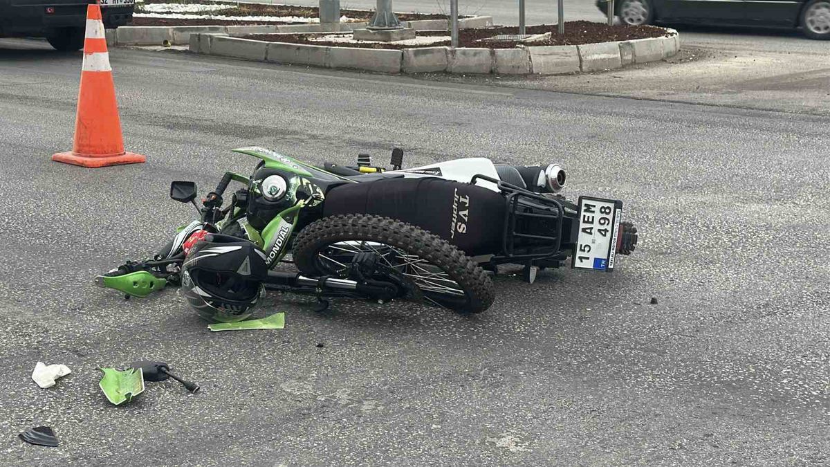 Burdur'da motosiklet-otomobil çarpıştı: 1 ağır yaralı