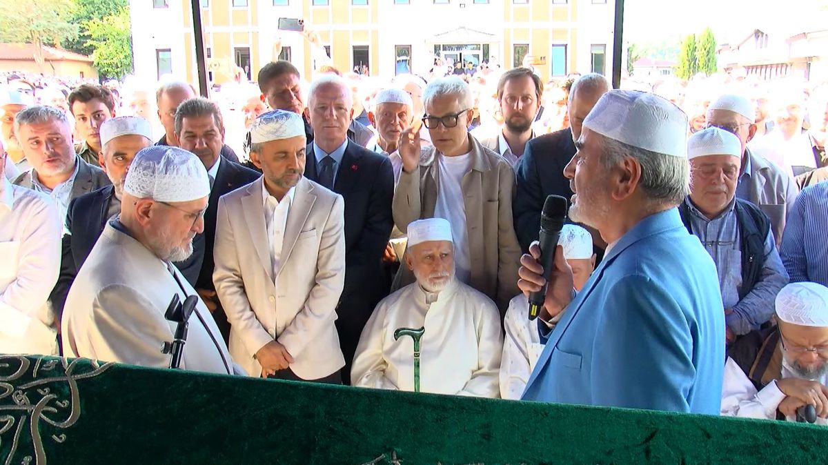 Bursa'da Kamyon Kazasında Hayatını Kaybeden Zehra Sert İstanbul'da Toprağa Verildi