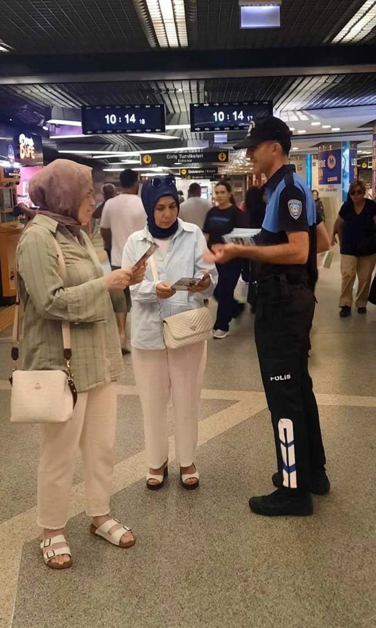 Bursa'da Polisten Vatandaşlara Güvenlik Bilgilendirmesi