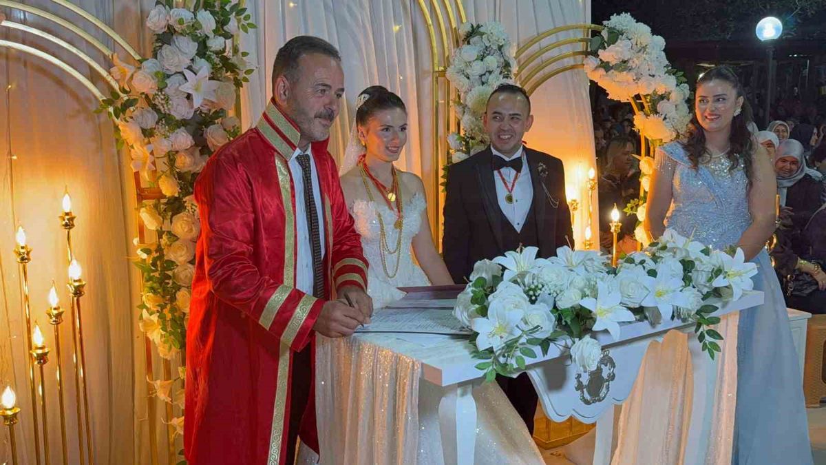 Muhtar, Oğlunun Nikahını Kendi Kıydı