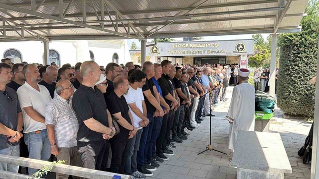 duzce de sevilen doktorun cenaze namazini kuz 4 20149809 o