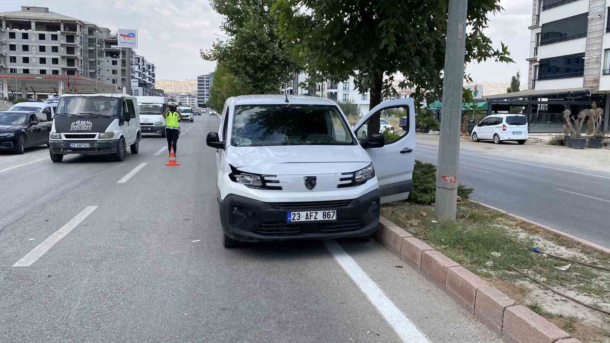 Elazığ'da Kadına Çarpan Araç Ağır Yaraladı