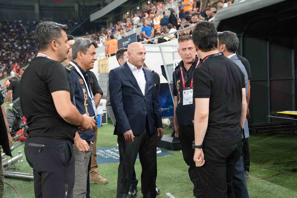 Ankara Emniyet Müdürü'nden Eryaman Stadyumu'nda Güvenlik Denetimi