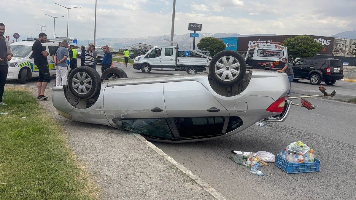 Erzincan'da Takla Atan Otomobilde 2 Yaralı