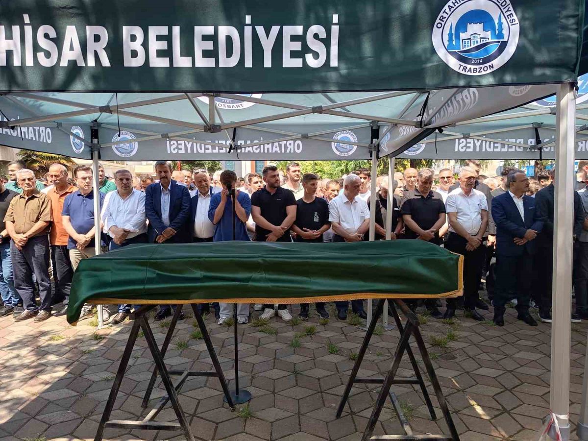 Erzurum'da motosiklet kazasında ölen amatör futbolcu Mehmet Lermi son yolculuğuna uğurlandı