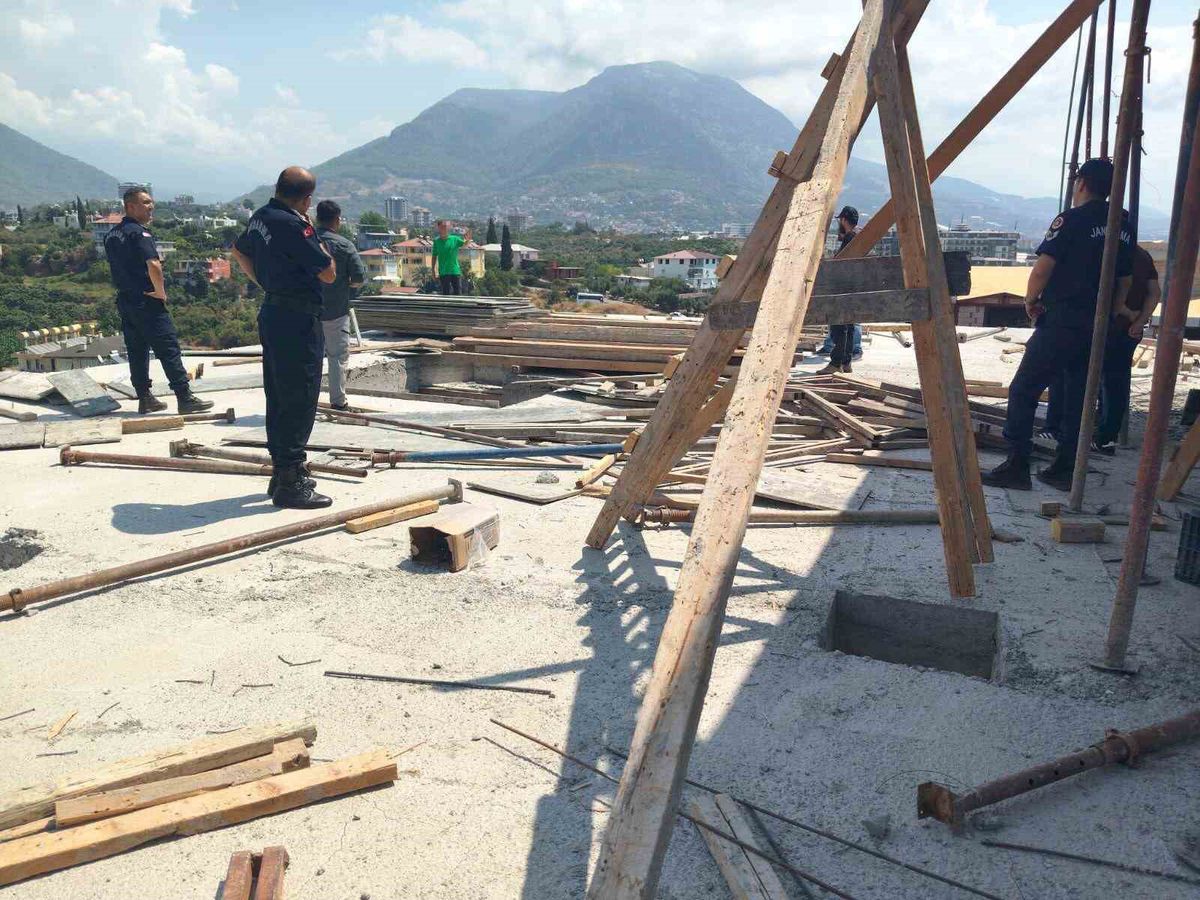 Alanya'da dehşet: Eşini ve kayınvalidesini bıçakladı, intihar girişiminde bulundu