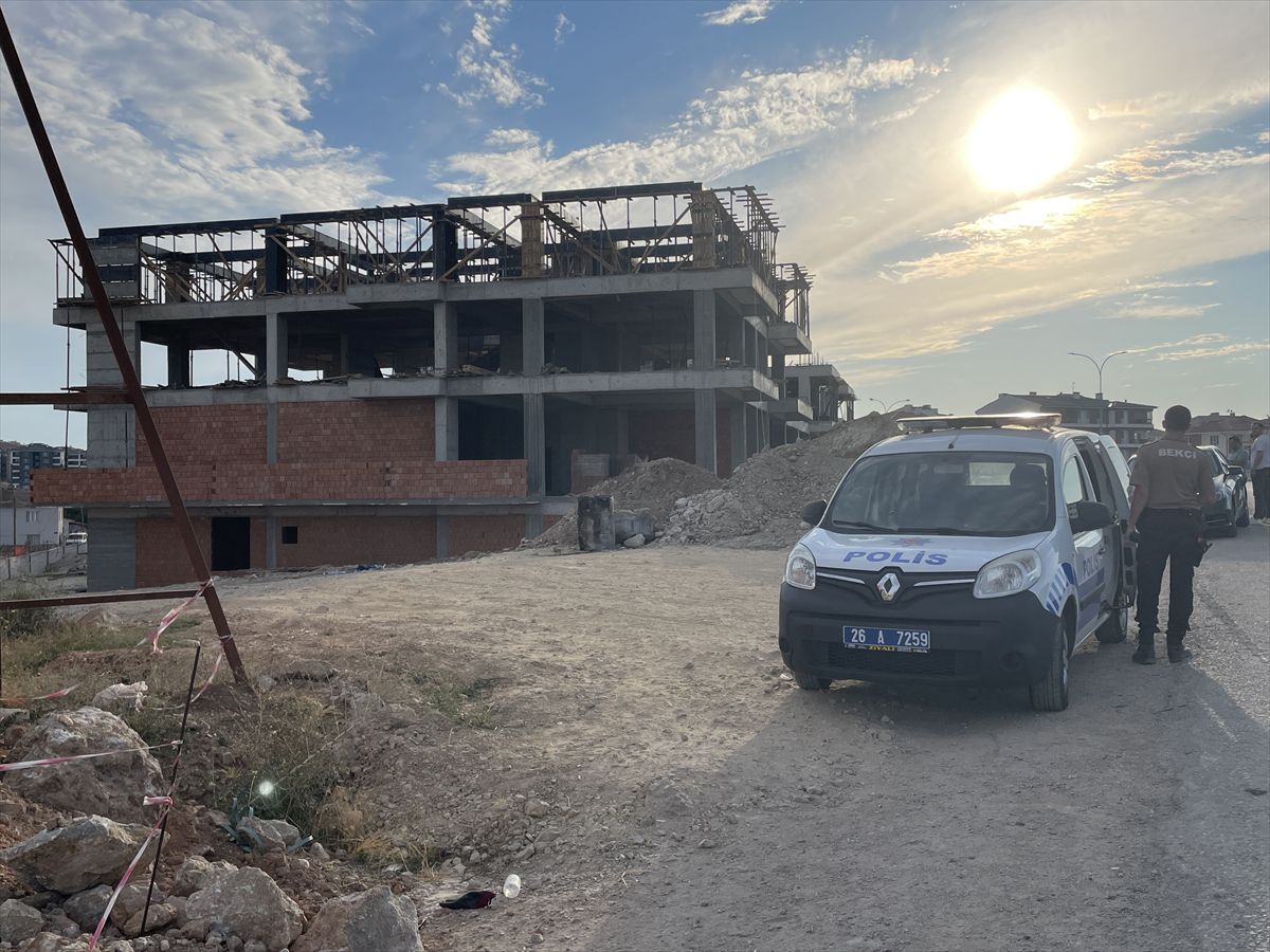 Eskişehir'de inşaattan düşen işçi öldü