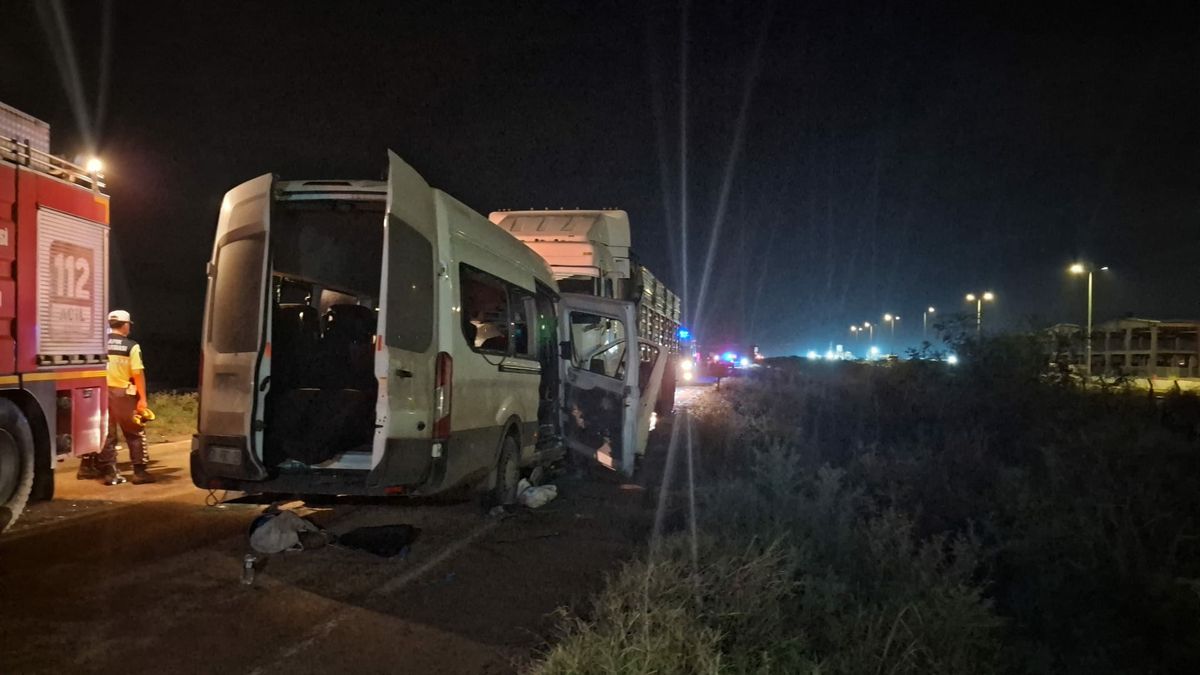 Erzin'de Feci Kaza: 1 Ölü, 14 Yaralı