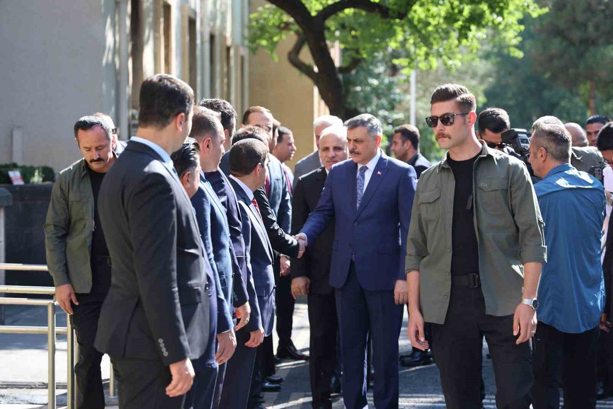 İçişleri Bakanı Çiftçi Diyarbakır'da