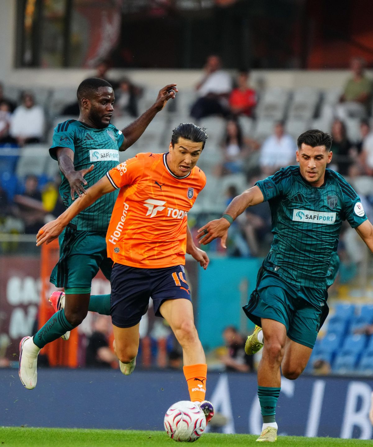 Başakşehir, Kocaelispor'u 2-0 Mağlup Etti