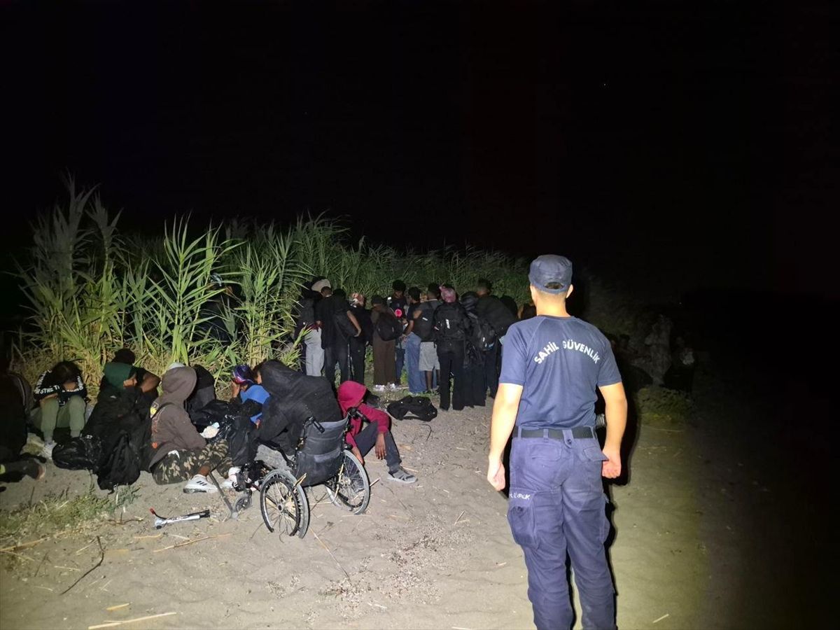 İzmir'de 62 Düzensiz Göçmen Yakalandı