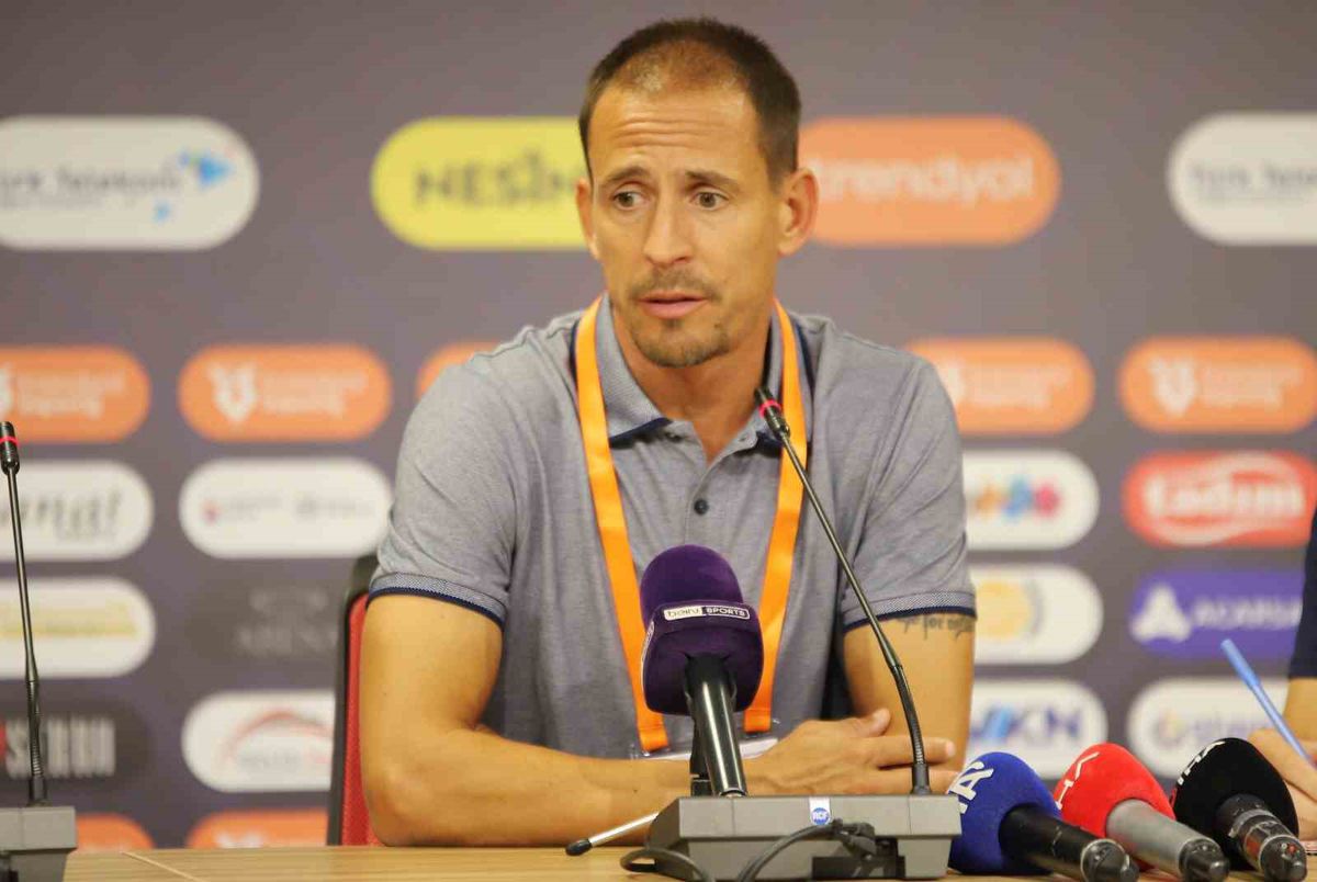 Alanyaspor'da Pereira: Hatalarımız 1 puana mal oldu