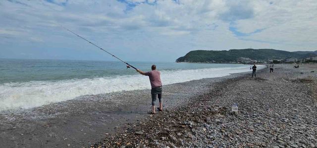 karadeniz de balik bollugu yasaniyor oltasini 5 20149648 o