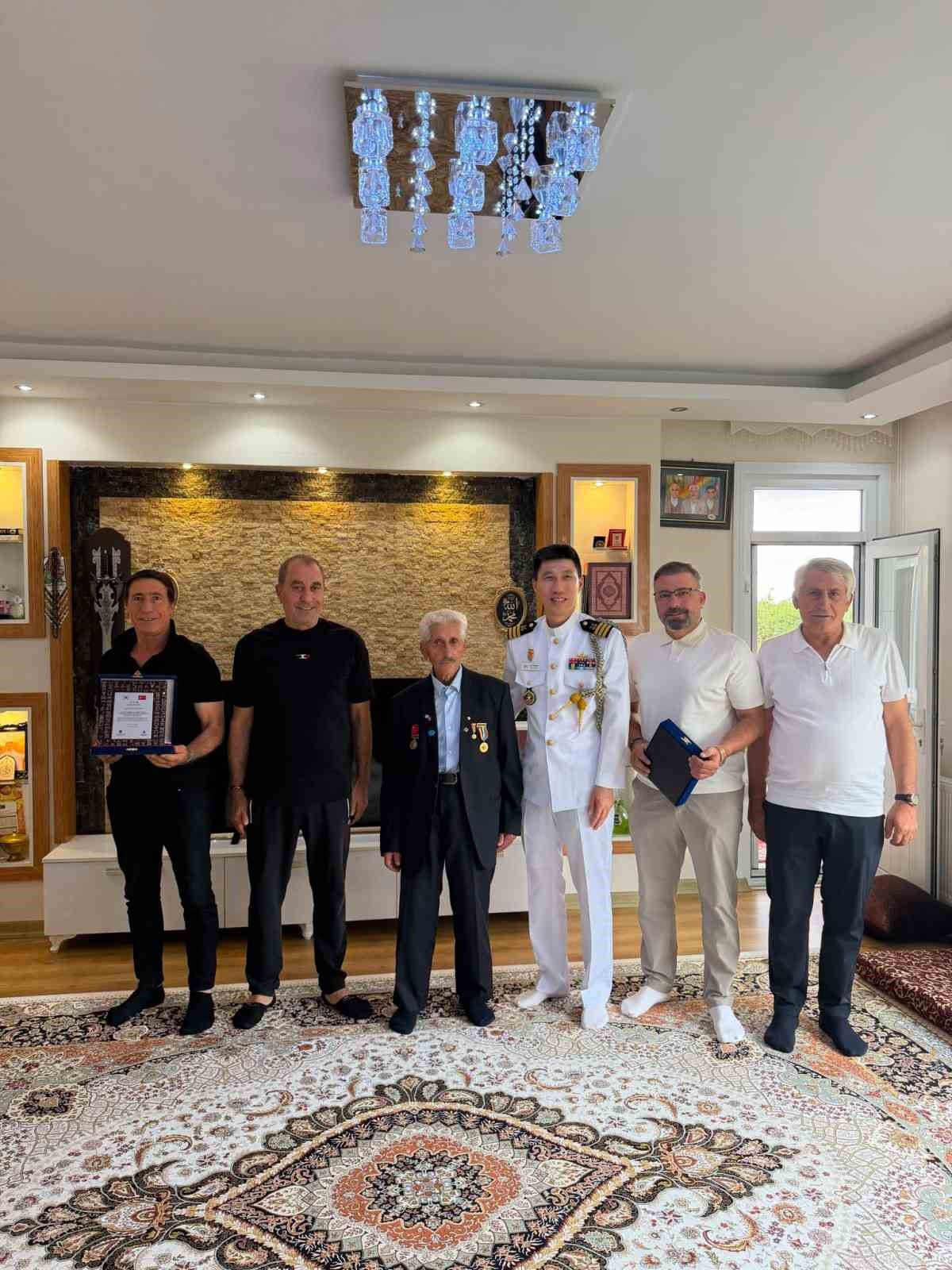 Kore Gazisi Abdulhadi Yeşilkaya'ya Büyükelçilikten Plaket