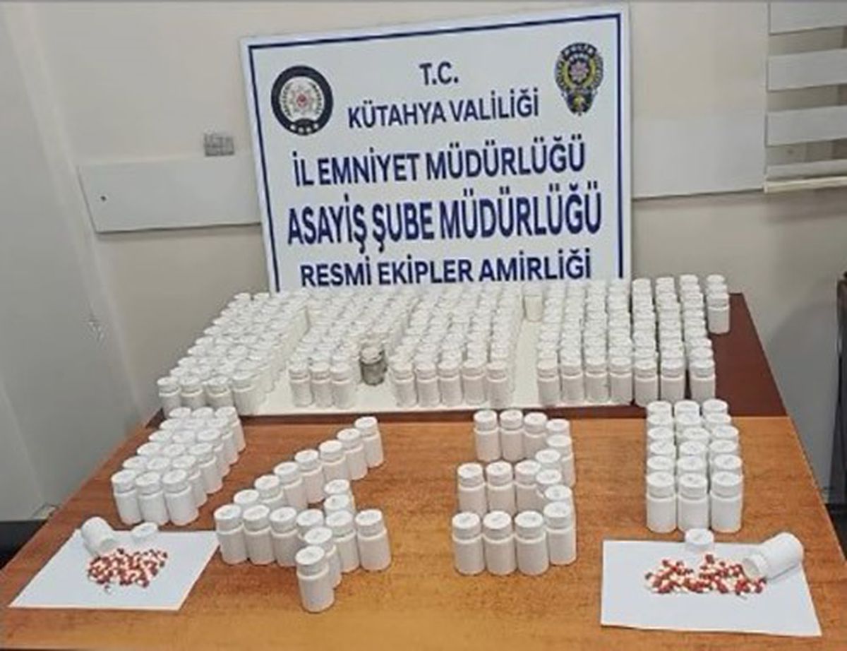Kütahya'da Polis Operasyonu: 14 Bin 622 Sentetik Ecza Ele Geçirildi