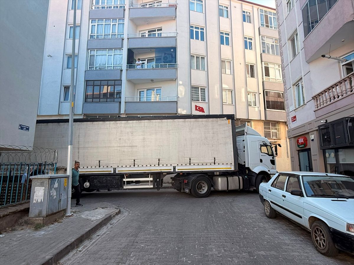 Tır Sokağı Kapatınca Ceza Kesildi