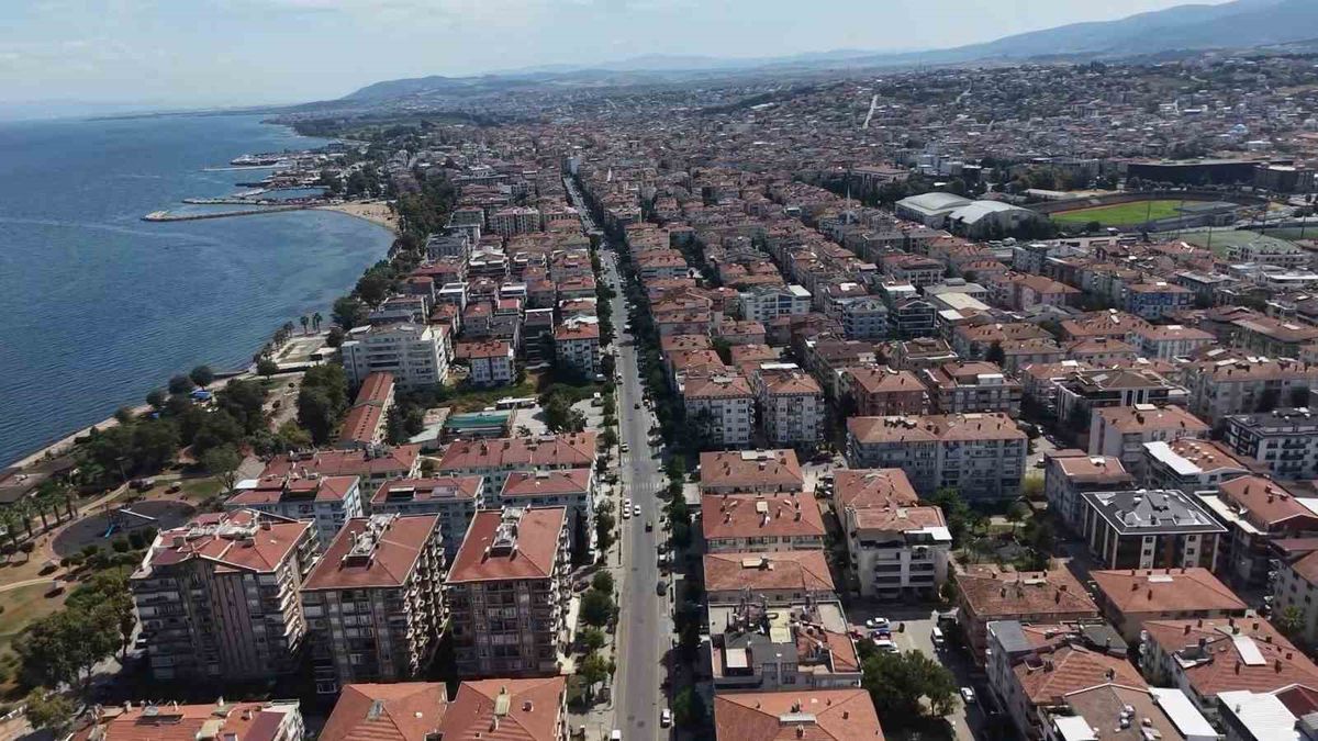 Marmara Depremi'nin 27. Yılında Gönüllülerden Deprem Bilinci Eğitimi