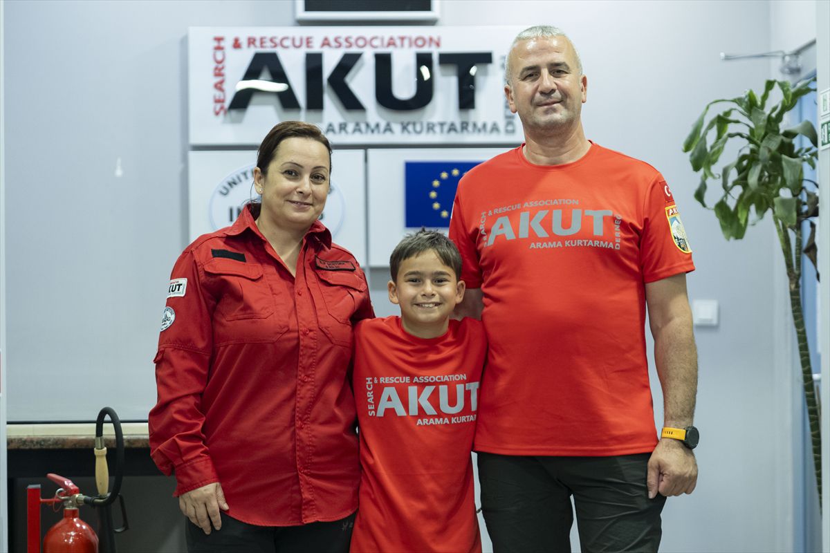 Depremzede Çift AKUT'ta Umut Oldu
