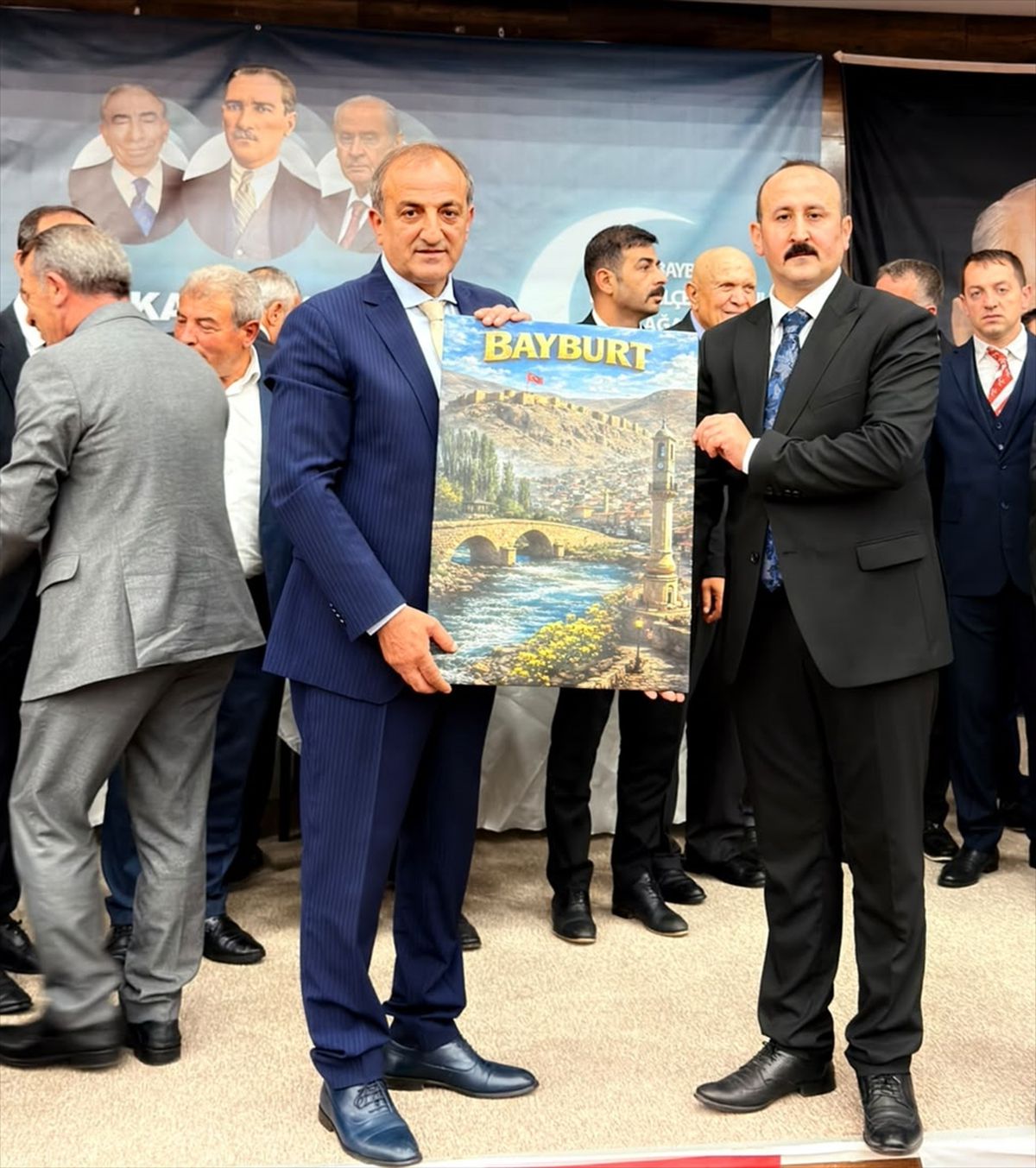 MHP Bayburt'ta Turan Çalışkan yeniden başkan