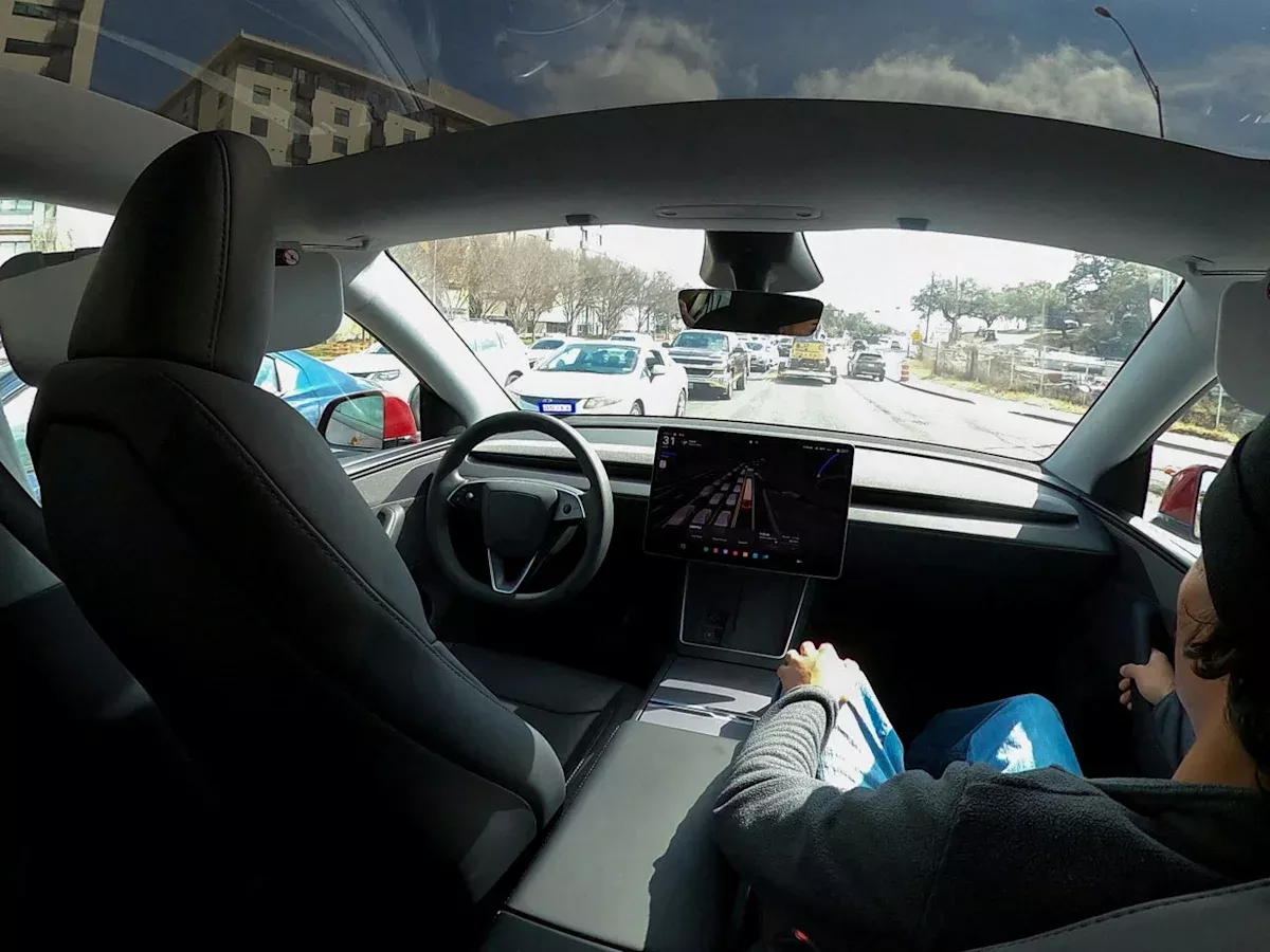 Tesla'nın Las Vegas robotaksi planına 10 araçlık sınırlama