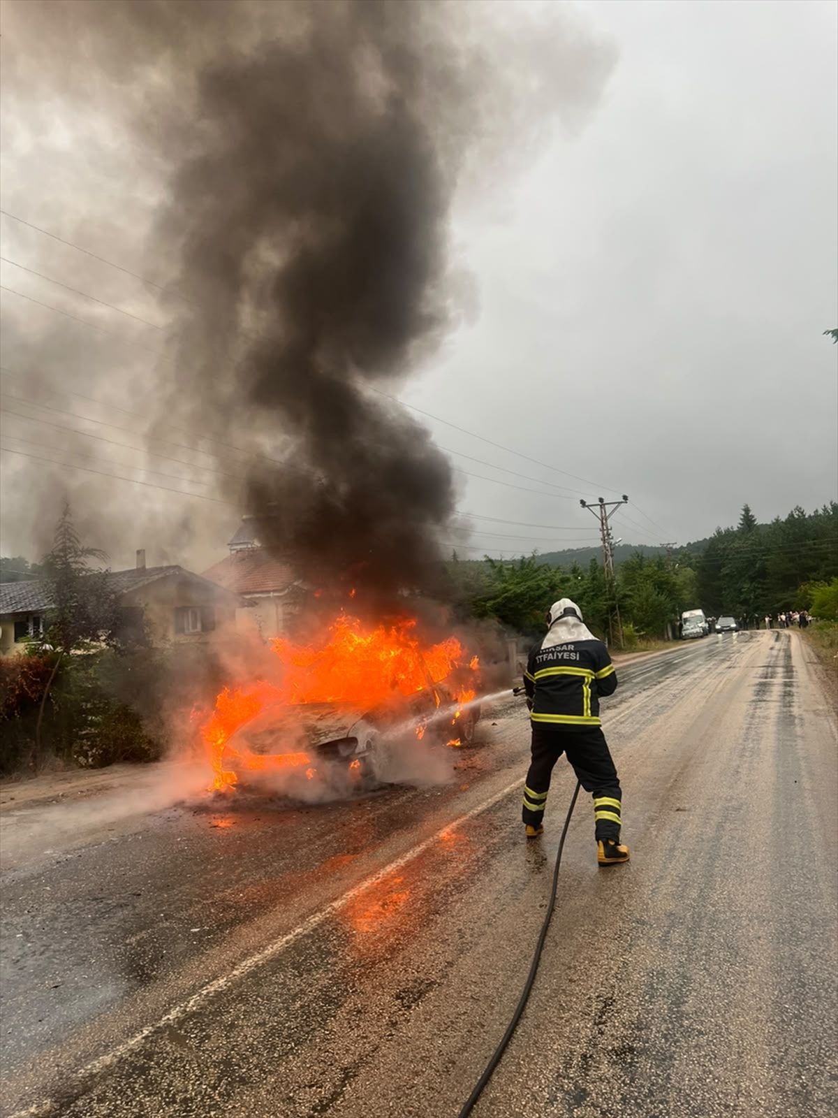 Tokat Niksar'da Otomobil Yangını Söndürüldü