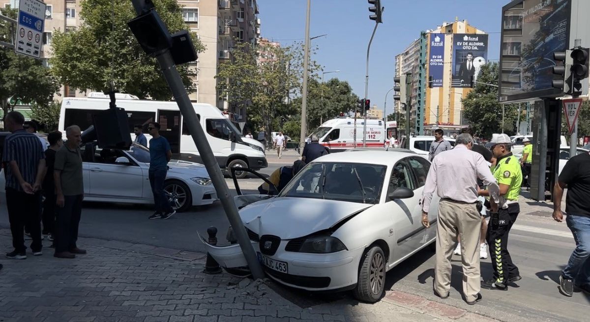Konya'da Kavşak Kazası: 1'i Çocuk 6 Yaralı