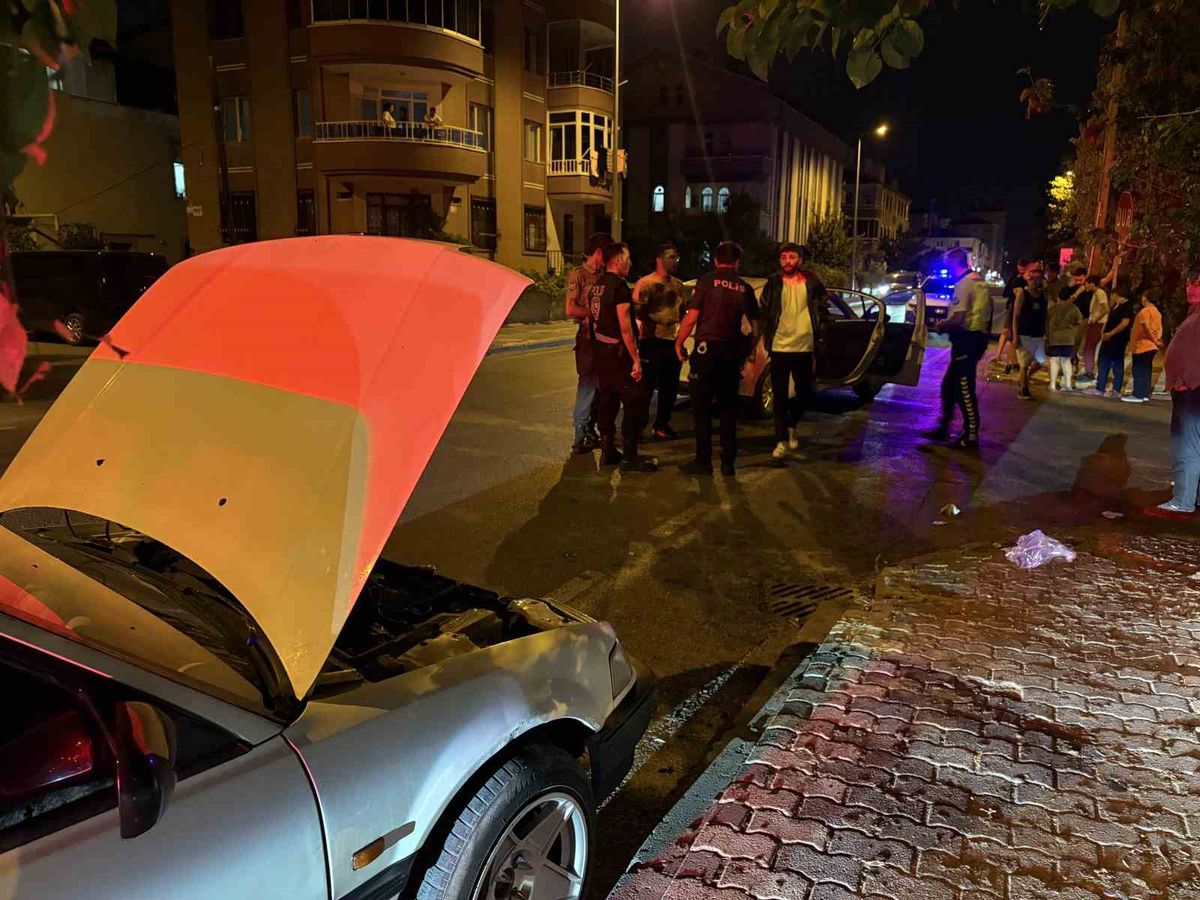 Kayseri'de Trafik Kazası: 2 Yaralı, Sürücü Kaçtı