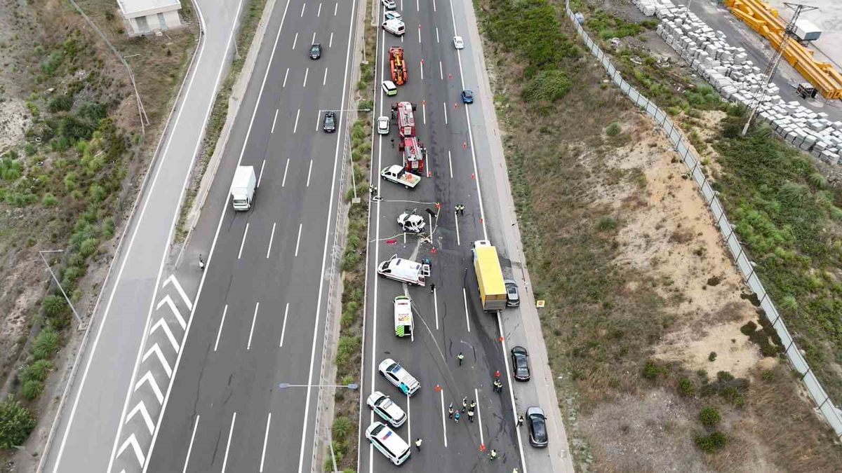 Kuzey Marmara Otoyolu'nda Kamyon-Otomobil Çarpıştı: Yaralılar Var