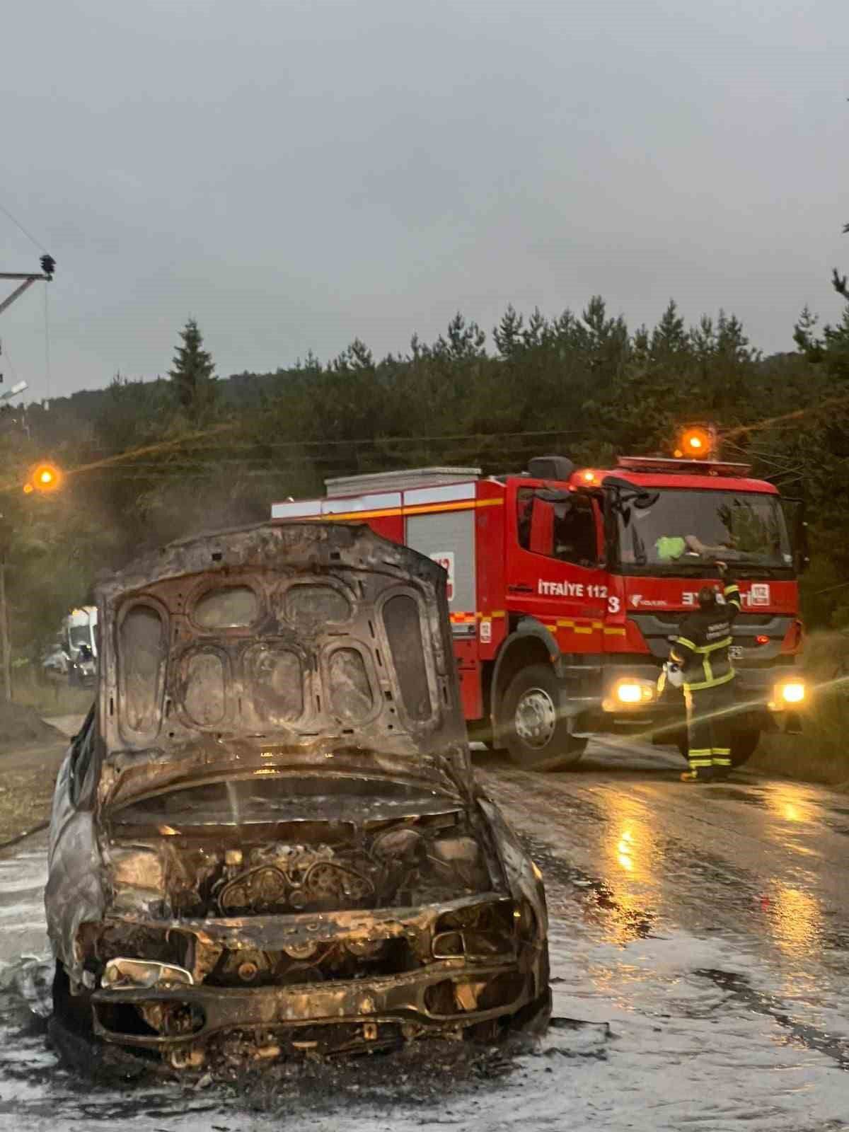 Niksar'da otomobil yangını ve patlama paniği