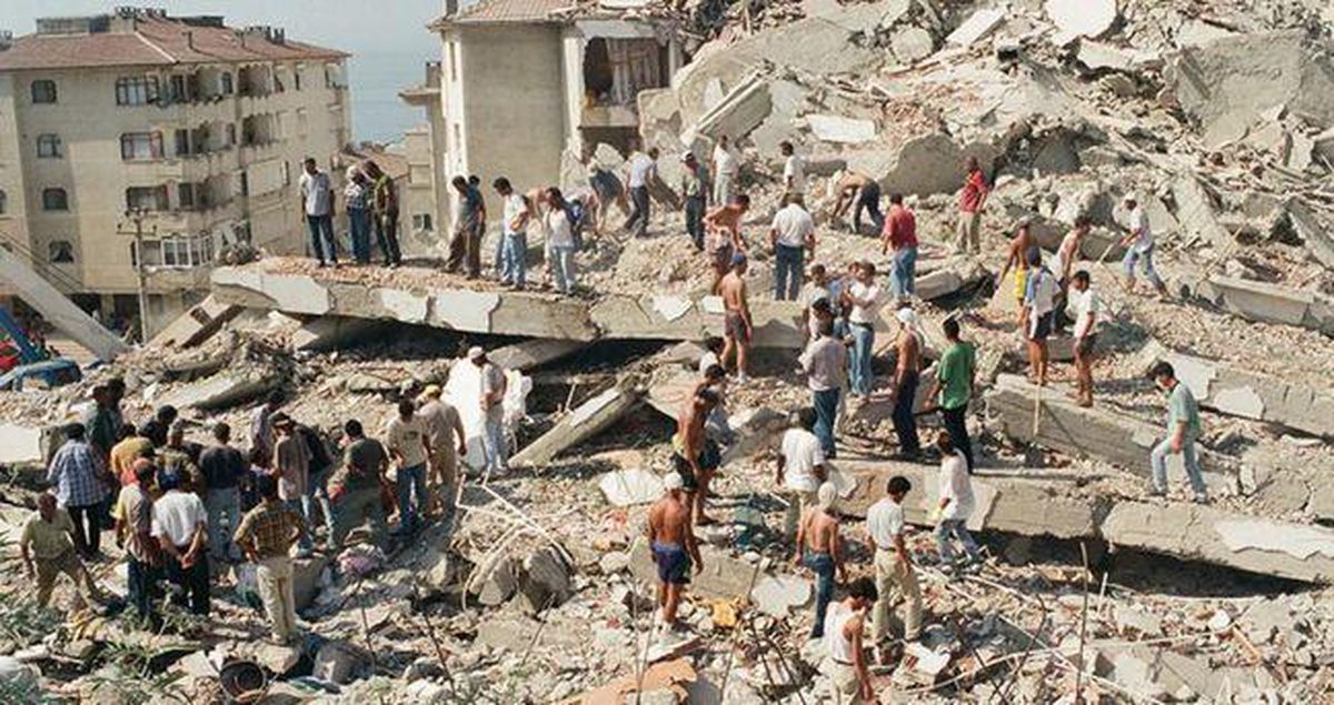 17 Ağustos depreminde kaç kişi öldü? 17 Ağustos Gölcük depremi kaç büyüklüğündeydi, kaç saniye sürdü, saat kaçta nerede oldu?