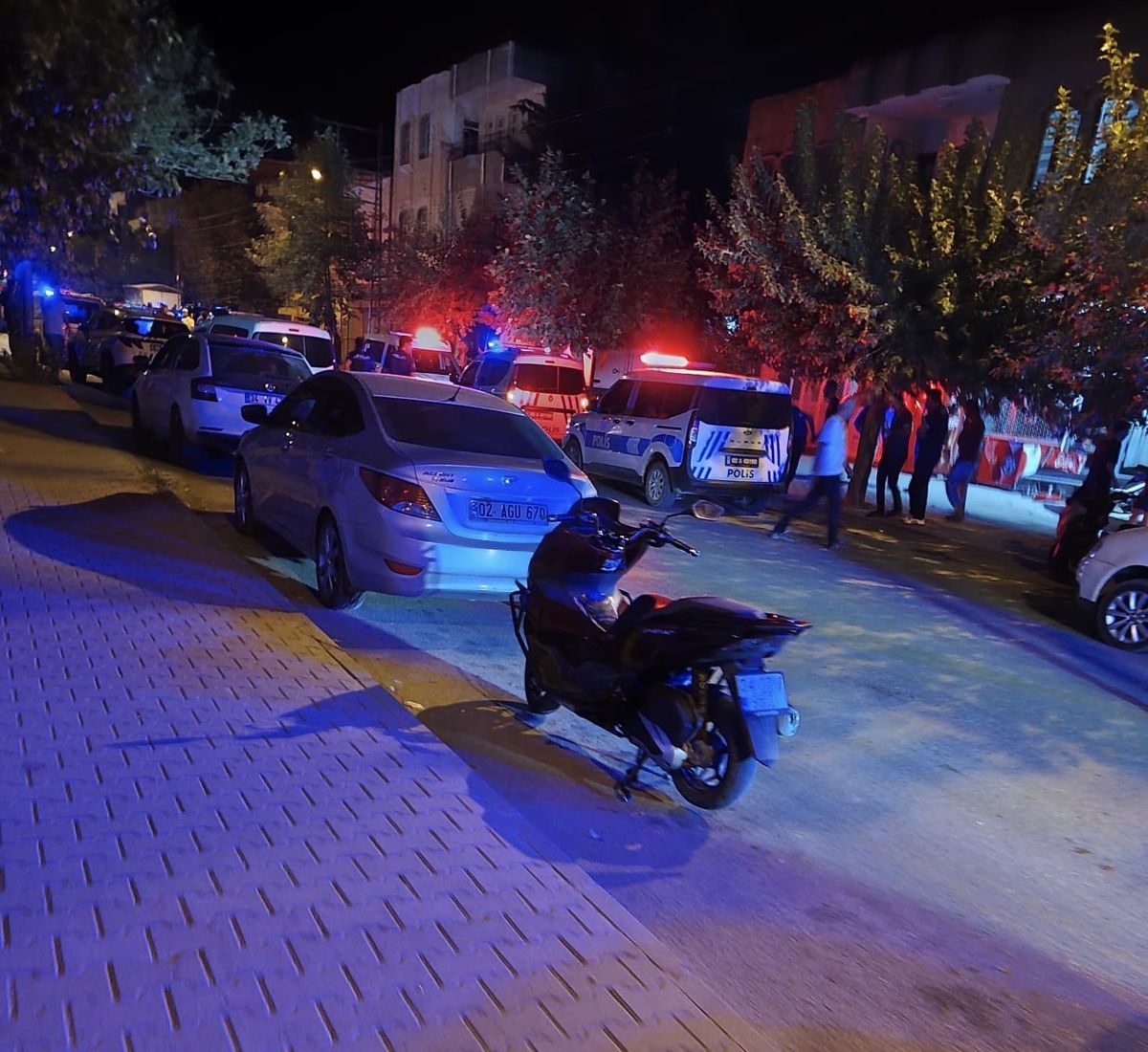Akraba kavgası: 1 polis, 4 yaralı