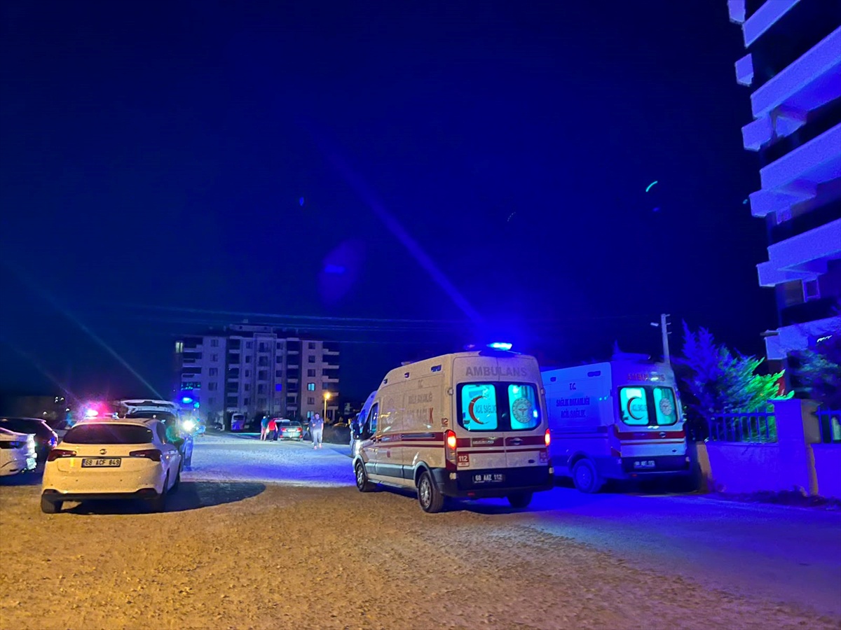Aksaray'da Apartman Yangını: 6 Kişi Dumandan Etkilendi