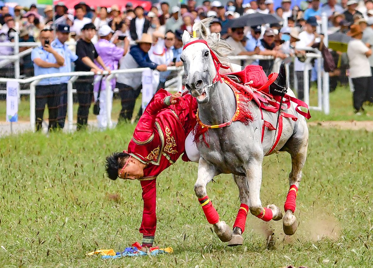 İç Moğolistan'da Naadam Festivali Başladı